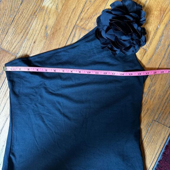 Elegant Black One-Shoulder Top  with Floral Accent - Picture 5 of 8